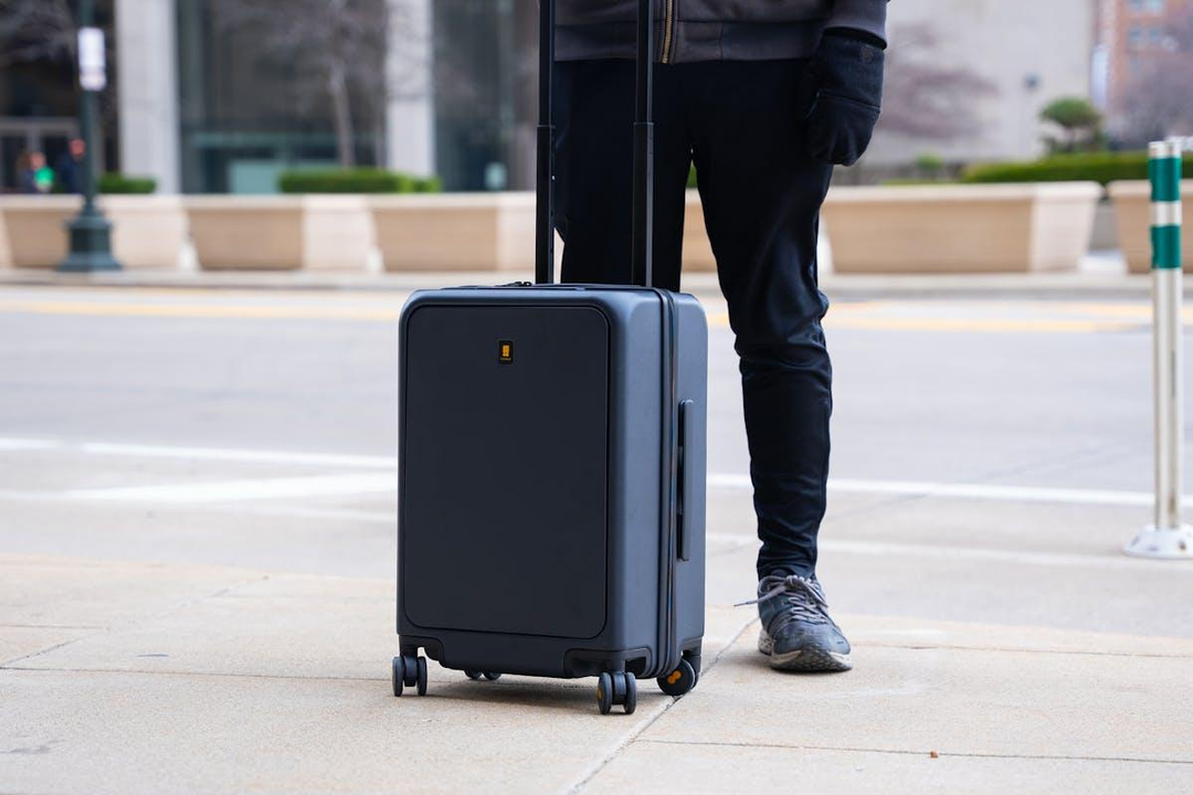 How to Organize Your Laptop and Accessories While Traveling